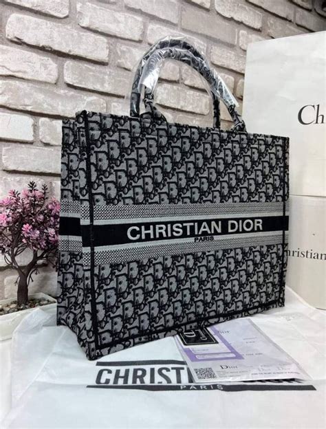 Дамски чанти Christian Dior .